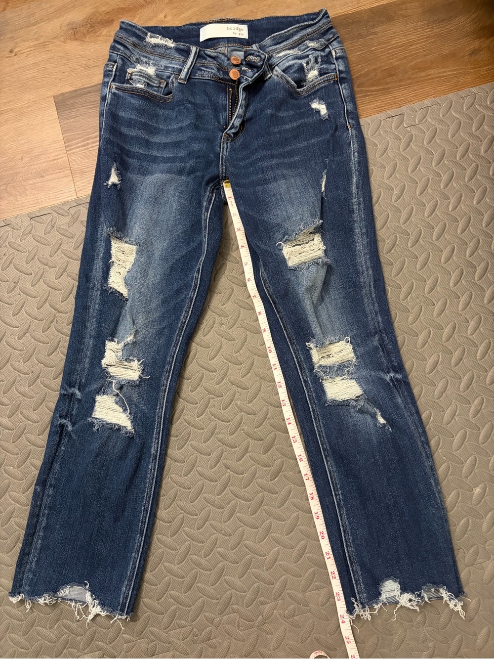 Bridge by Gly buckle distressed jeans 26 petite